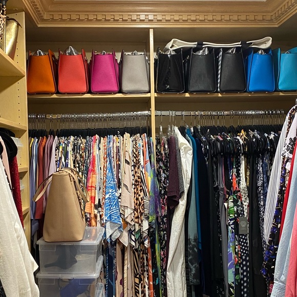 Hi I’m Jen. Follow me for 6’2” taller sizes and bags. - Picture 2 of 4